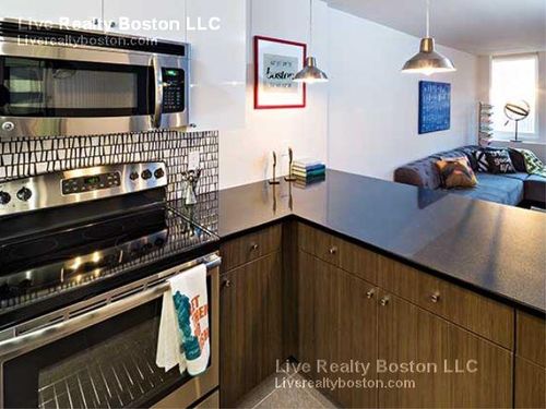 Building Photo - 1206 Boylston St
