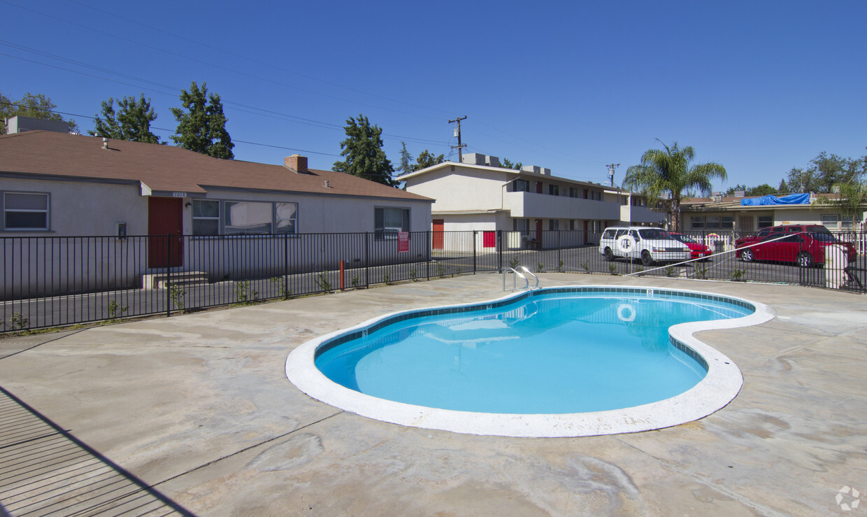 Pool - Oleander Gardens