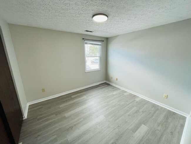 Building Photo - 4229 Briarwood Dr