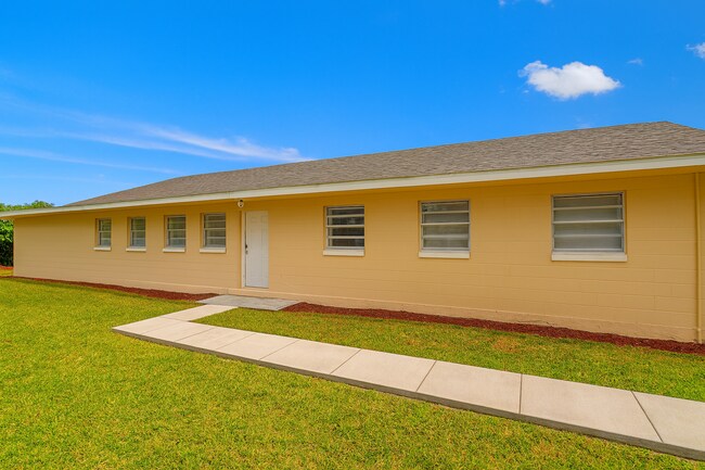 Foto del edificio - NEWLY RENOVATED 3 BEDROOM, 2 BATH HOME – ALL UTILITIES INCLUDED & NO HOA!