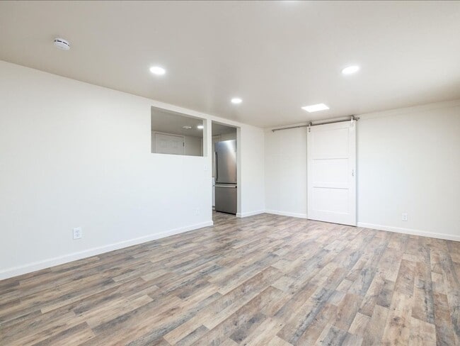 Building Photo - 2 Bedroom 1 Bathroom
