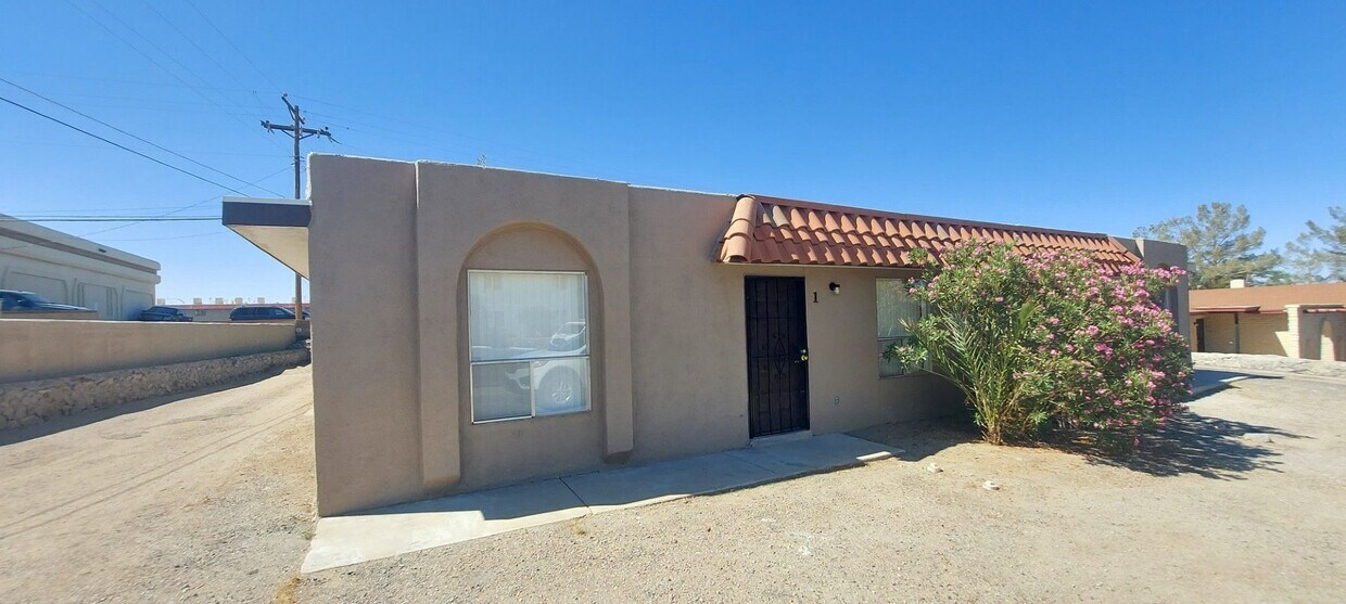 Primary Photo - 2802 E Idaho Ave