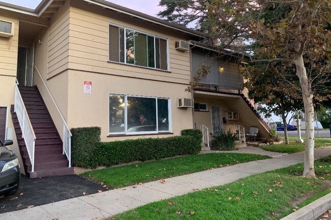 Foto del edificio - 14225 Riverside Dr