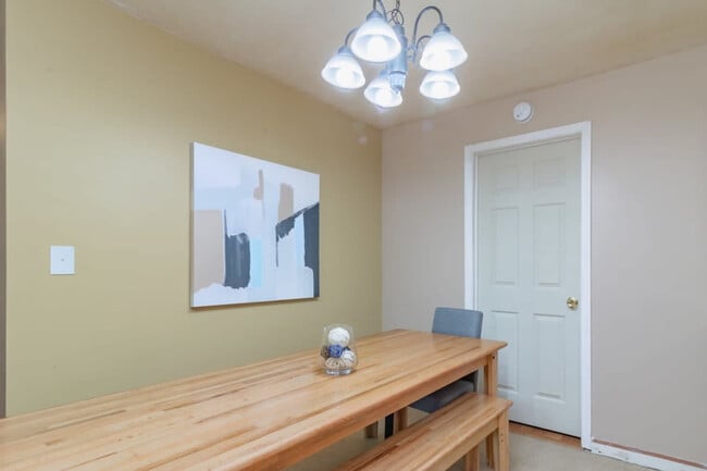 Building Photo - 2118 Skylake Dr