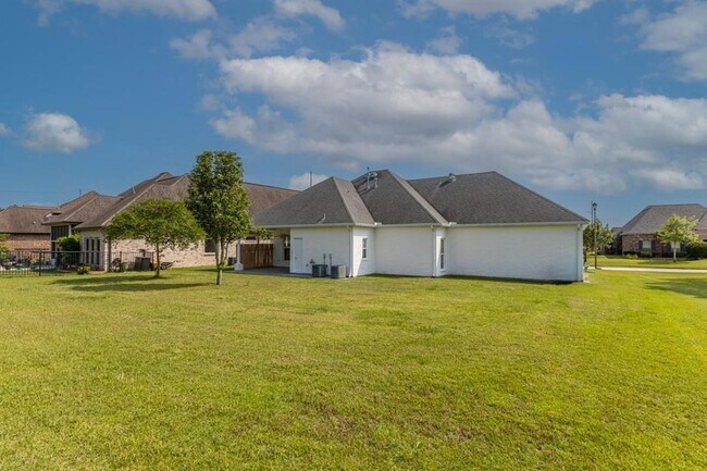 Foto del edificio - 321 Cypress Lakes Dr