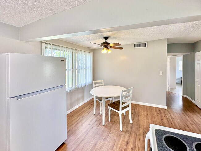 Foto del edificio - 12006 105th St