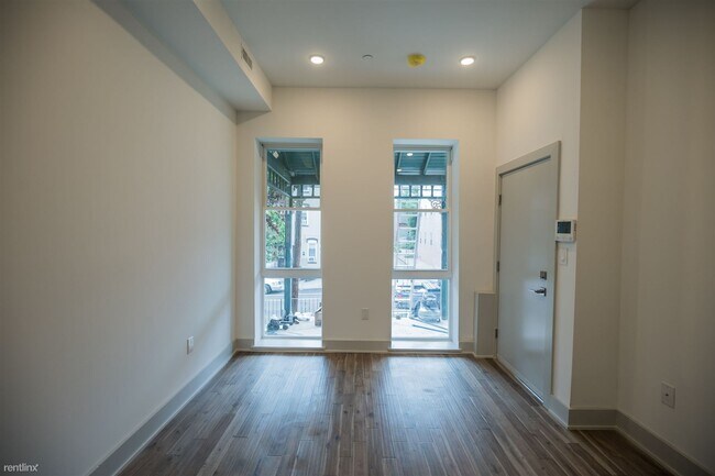 Foto del edificio - 3 br, 2 bath 4plex - 3213 HAVERFORD AVE Un...