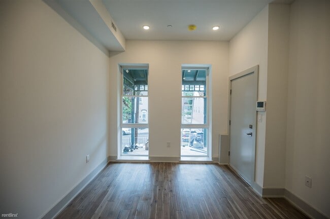 Building Photo - 3 br, 2 bath 4plex - 3213 HAVERFORD AVE Un...
