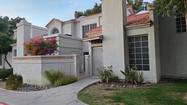 Foto del edificio - 1717 E Union Hills Dr