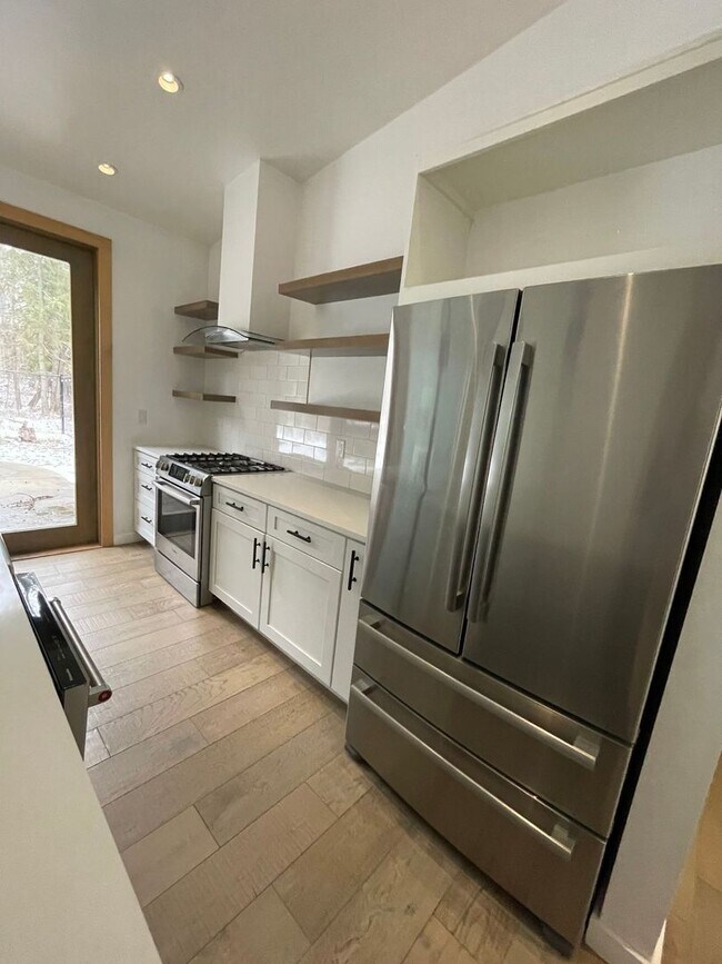 Foto del edificio - Whitefish-4 Bedroom 2.5 Bath Beautiful and Modern, Pets Welcome! -$6,500.00 Monthly Rent