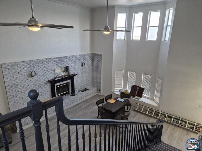 Building Photo - 406 E Bowles Rd