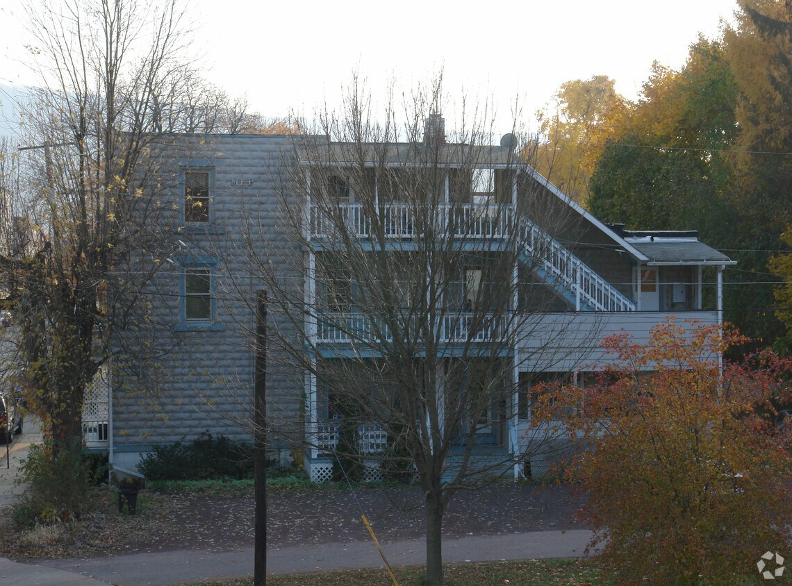 413 Vesper St, Lock Haven, PA 17745 Apartments - Lock Haven, PA