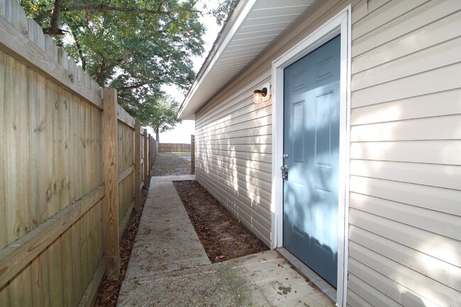 Building Photo - Charming 2 Bedroom Rental in Pace, FL with...