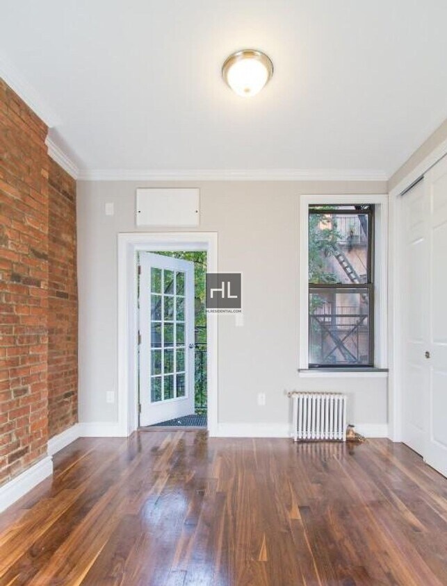 Building Photo - MOTT ST.