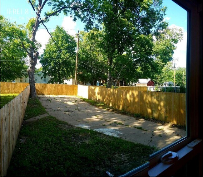 Foto del edificio - 2865 E Admiral Pl