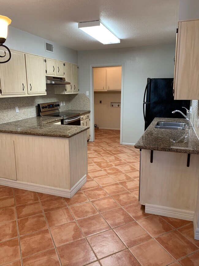 Building Photo - 8515 Glen Meadow Ln