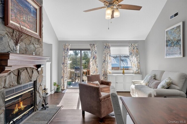 Foto del edificio - 72 Old Farm Ln