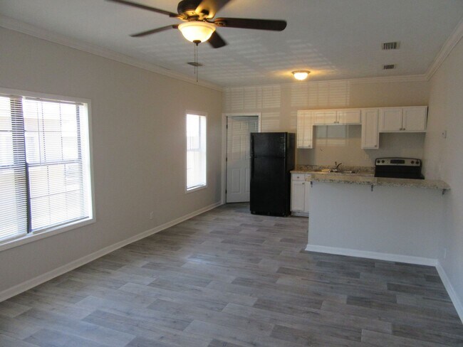 Foto del edificio - 803 E 10th Ct