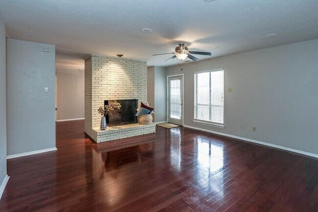 Building Photo - 10407 Pagewood Dr