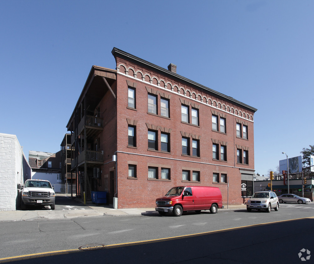 Building Photo - 162-164 Main St