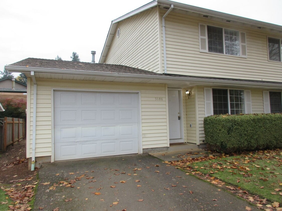 Primary Photo - Two Bedroom Duplex in South Salem