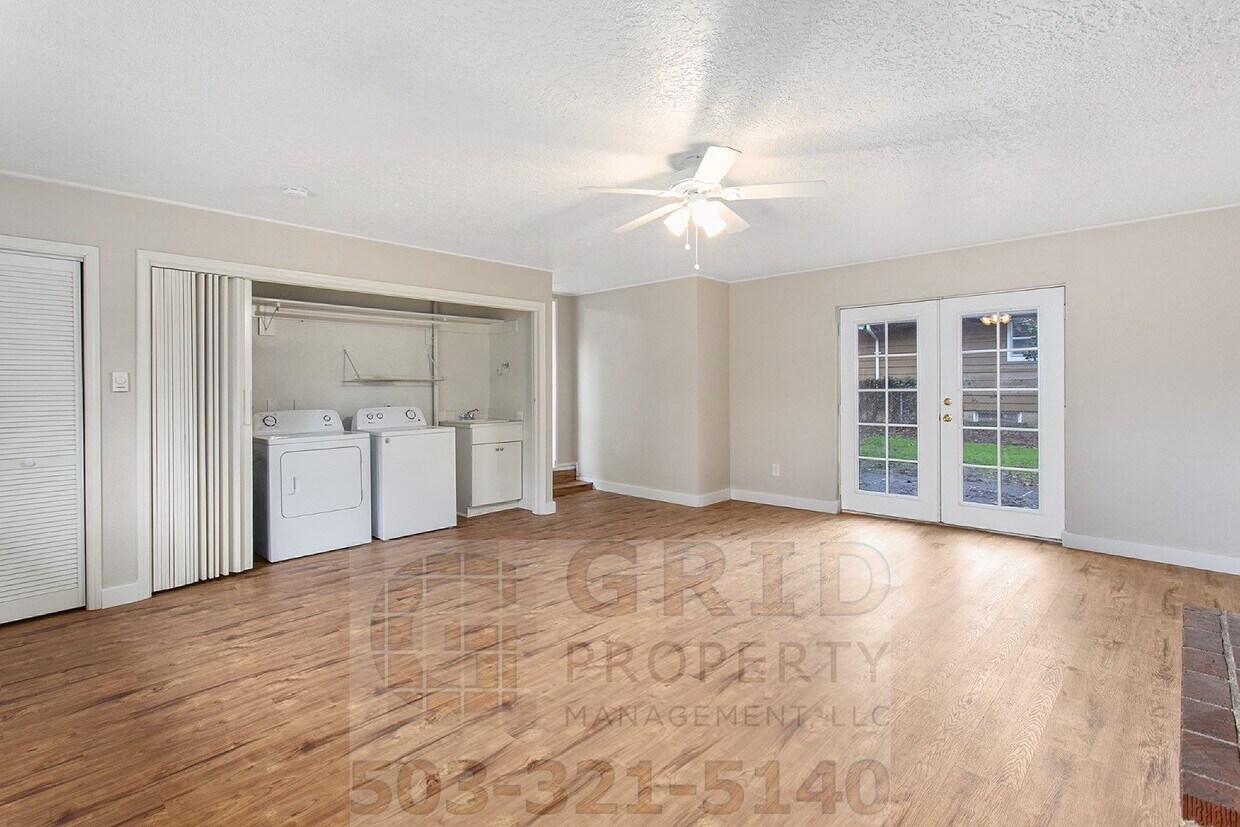 3+ Bedroom House w/ Large Backyard - Southeast Portland! - 3+ Bedroom House w/ Large Backyard - South...