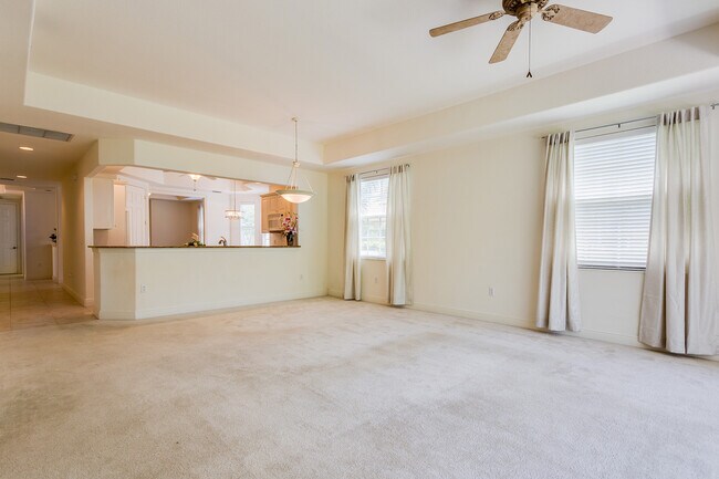 Building Photo - 7849 Hawthorne Dr