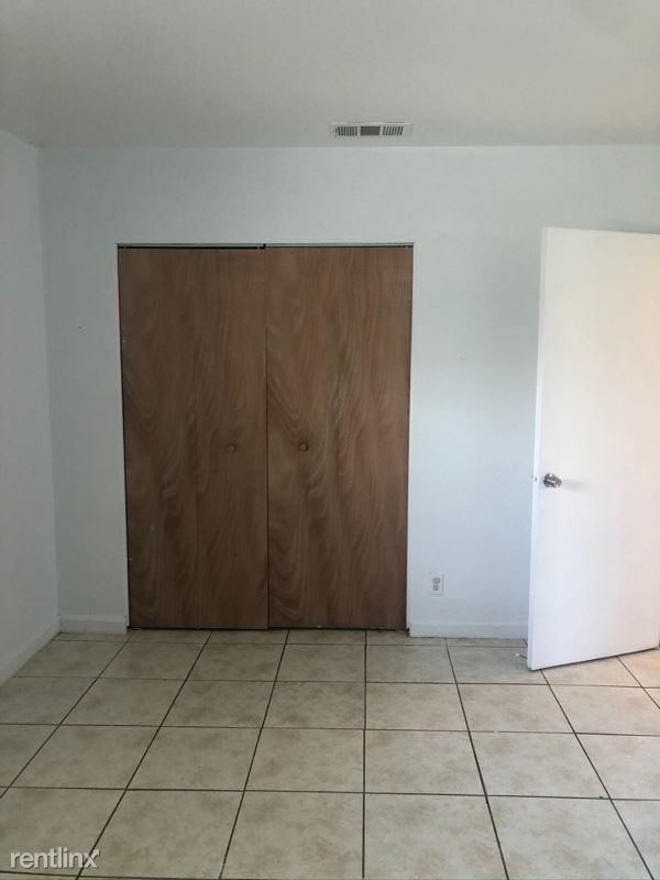 Foto del edificio - 3900 NW 31st Terrace
