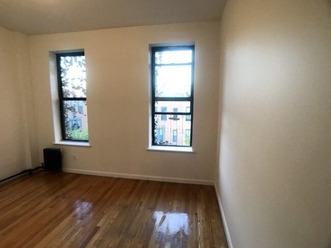 Foto del edificio - 12 W 104th St