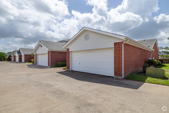 Foto del edificio - Residences at Bear Creek