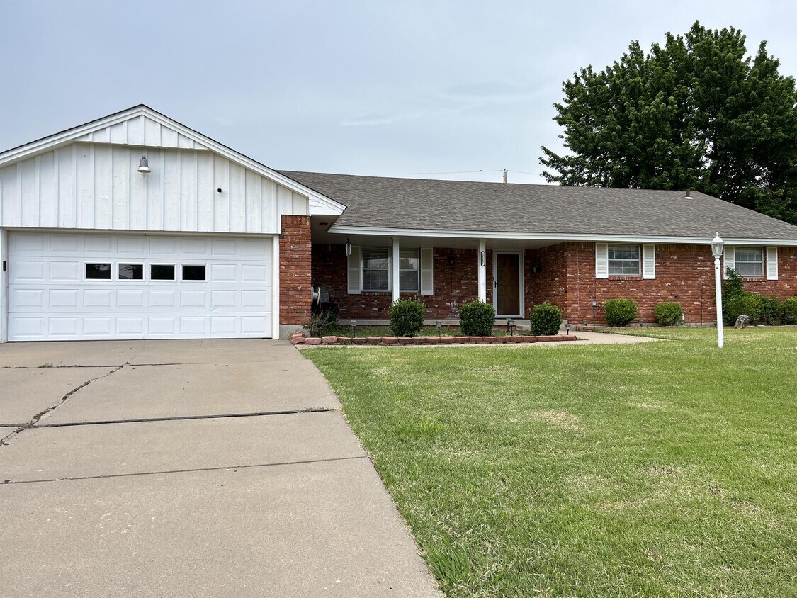 Primary Photo - 3117 NW Brent Cir