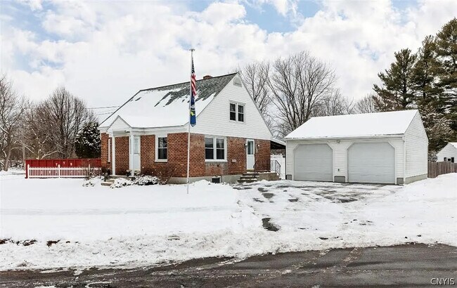 Foto del edificio - 324 Butterfield Ave