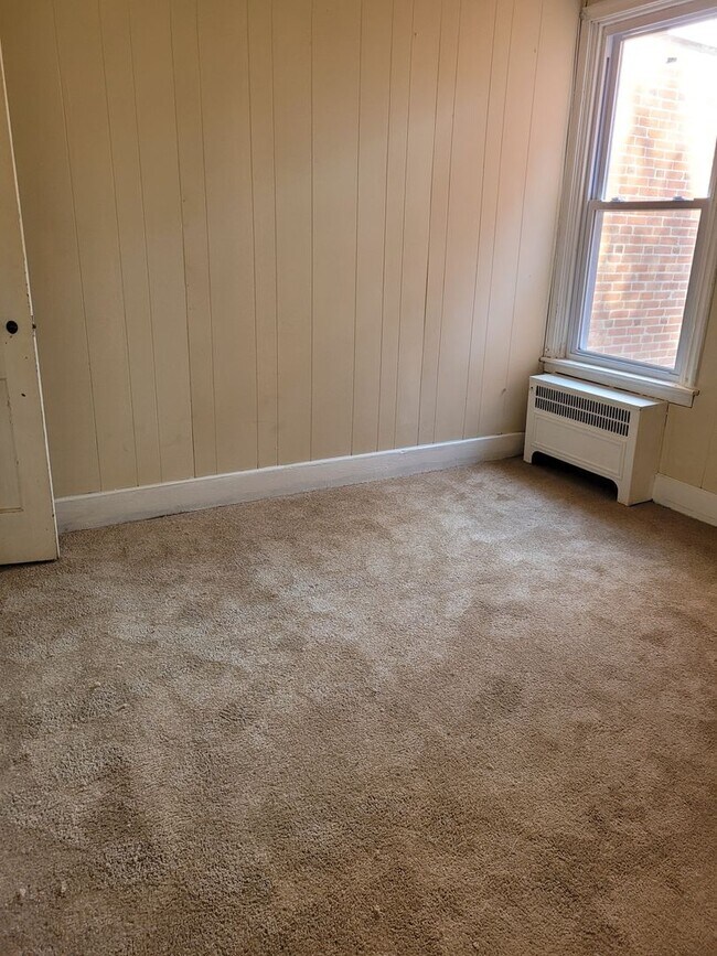 Building Photo - Renovated 3BR on Quiet Block *Stenton
