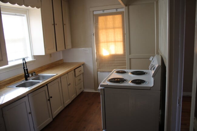 Foto del edificio - Updated 3 bedroom 1 Bathroom