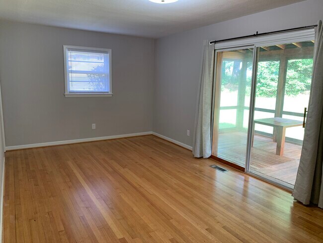 Foto del edificio - 219 Highview Dr