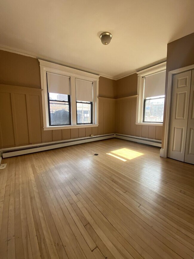 Building Photo - Large 4 bed in Allston