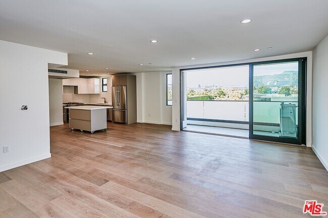 Foto del edificio - 328 N Maple Dr
