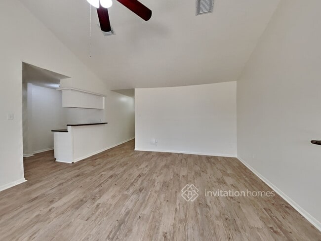 Building Photo - 15135 Tresch Ln