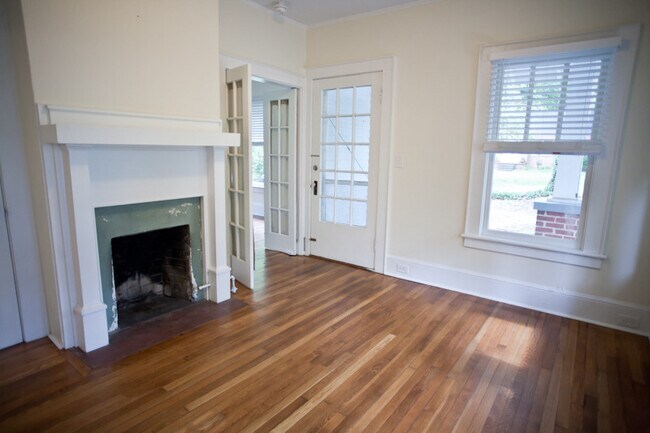 Foto del edificio - Quaint Cottage near UNC