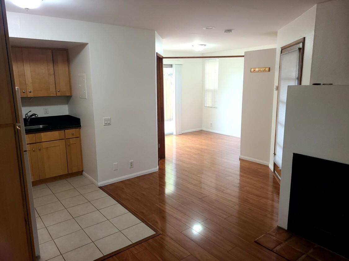 Primary Photo - 245 E Glaucus St