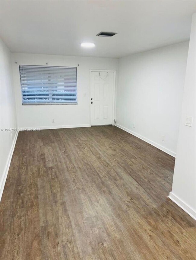 Foto del edificio - 5820 NW 23rd St