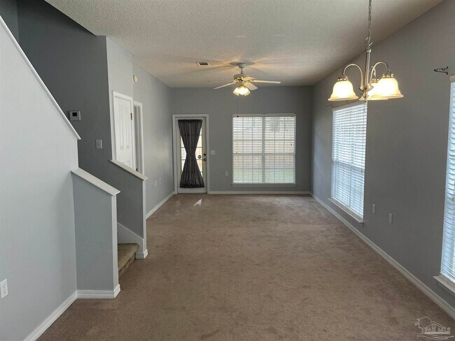 Foto del edificio - 201 Wildflower Ln