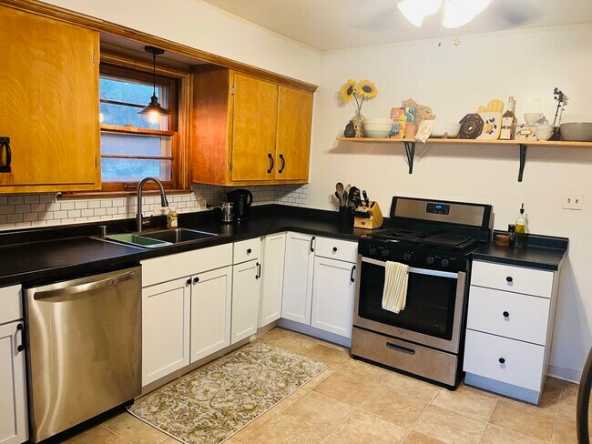 Kitchen - 5716 N Dexter Ave