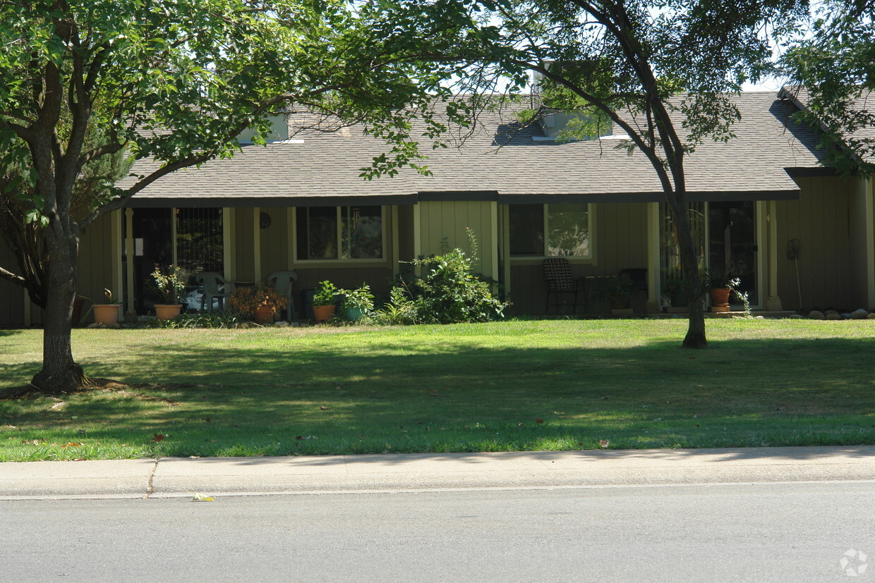 Primary Photo - Lincoln Senior Apartments