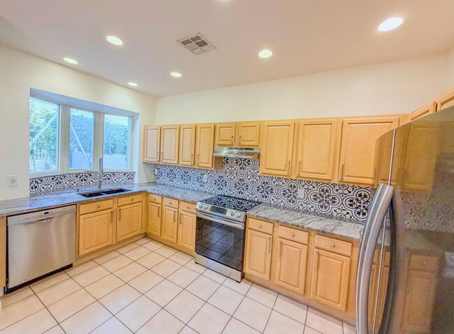 Photo - 753 Seaview Dr House