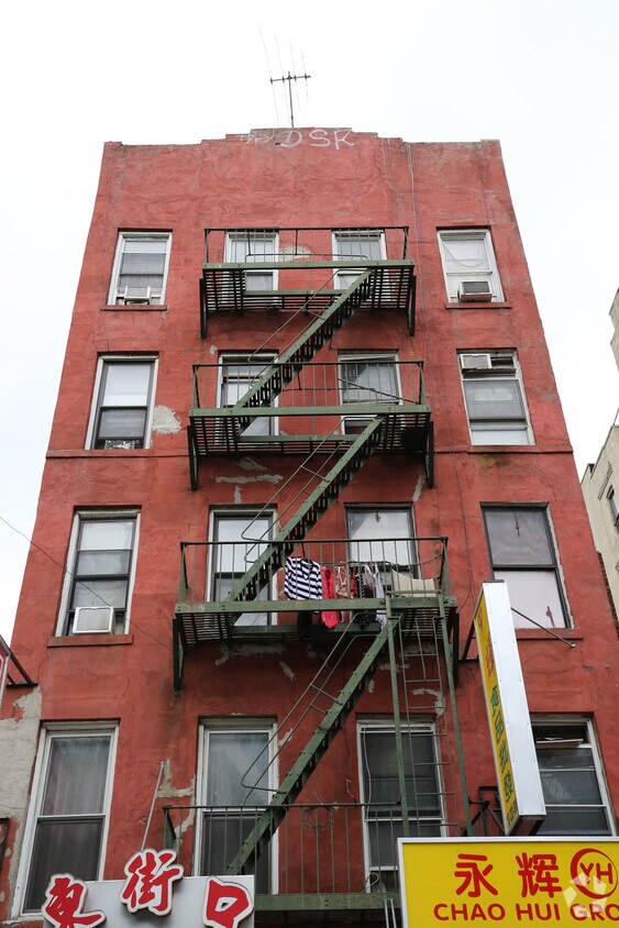 Building Photo - 13 Market St