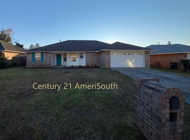 Foto del edificio - Large 3/2 Family Home that is Conveniently located off Blue Angel PKWY