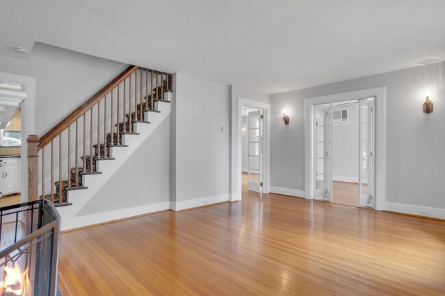 Building Photo - 54 Pomander Walk