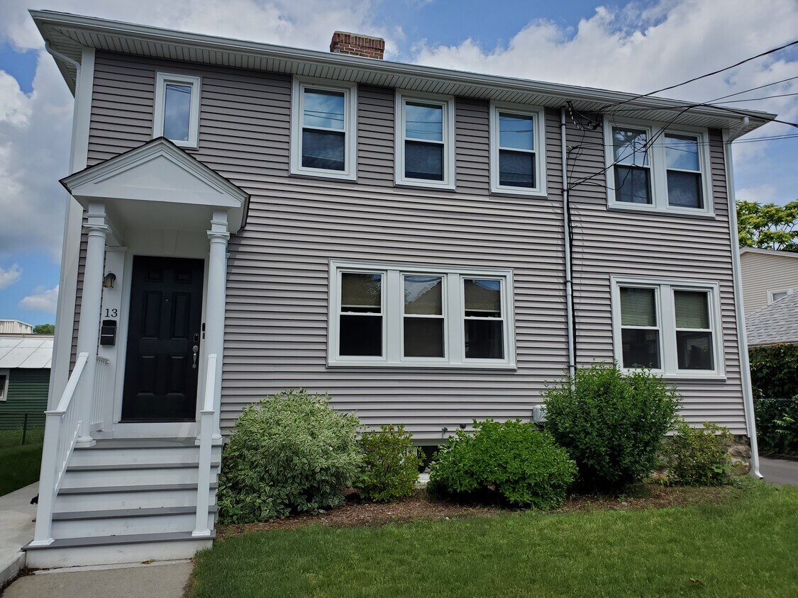 Front Entry - 11 Eddy St