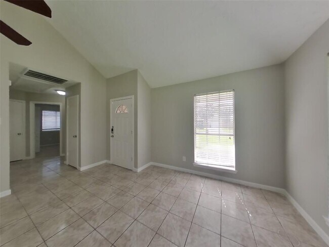 Foto del edificio - 8711 Croteau Dr